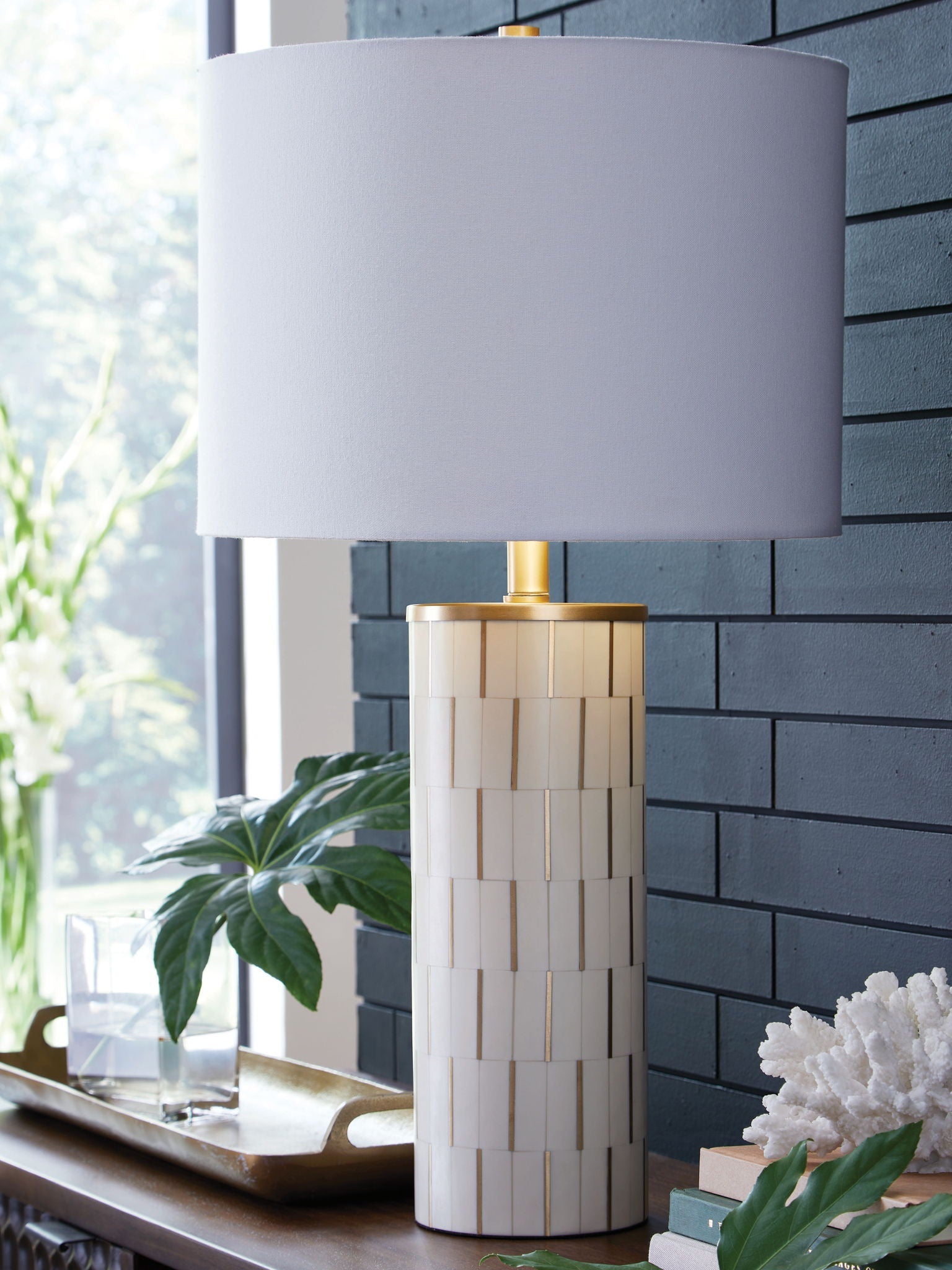 Faridworth - Lampe de table en poly, finition blanche/dorée